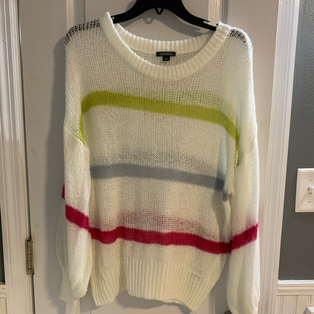 Light weight sweater, perfect for any season